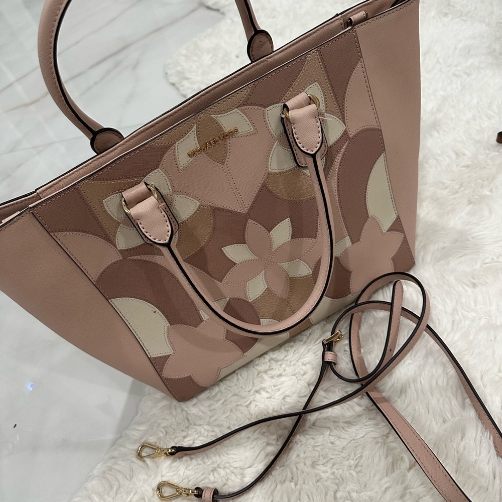 .	Michael Kors Large Tote Bag – Floral Nude Pink – Excellent Condition
